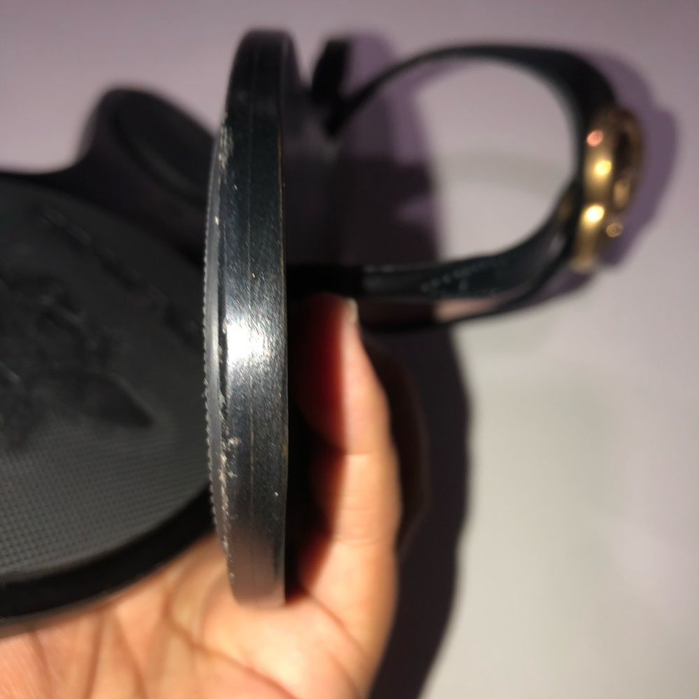 Gucci GG T-Strap Sandals - Picture 5 of 11